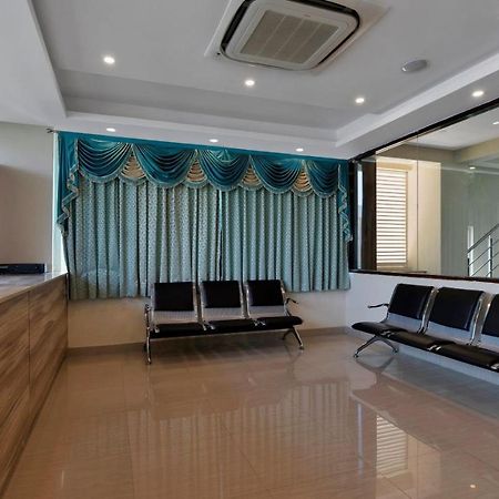 Collection O Gravity Hotel Hyderabad Bagian luar foto