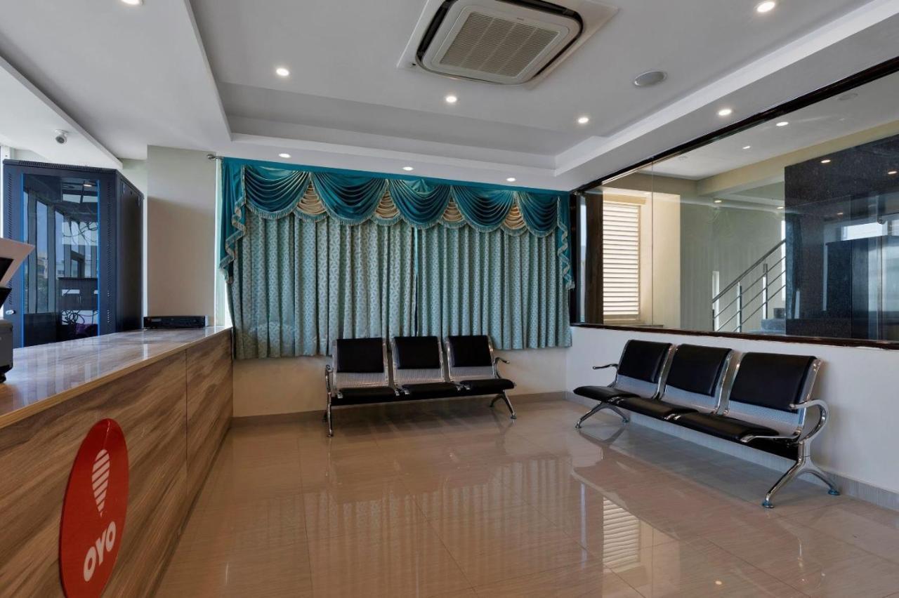 Collection O Gravity Hotel Hyderabad Bagian luar foto