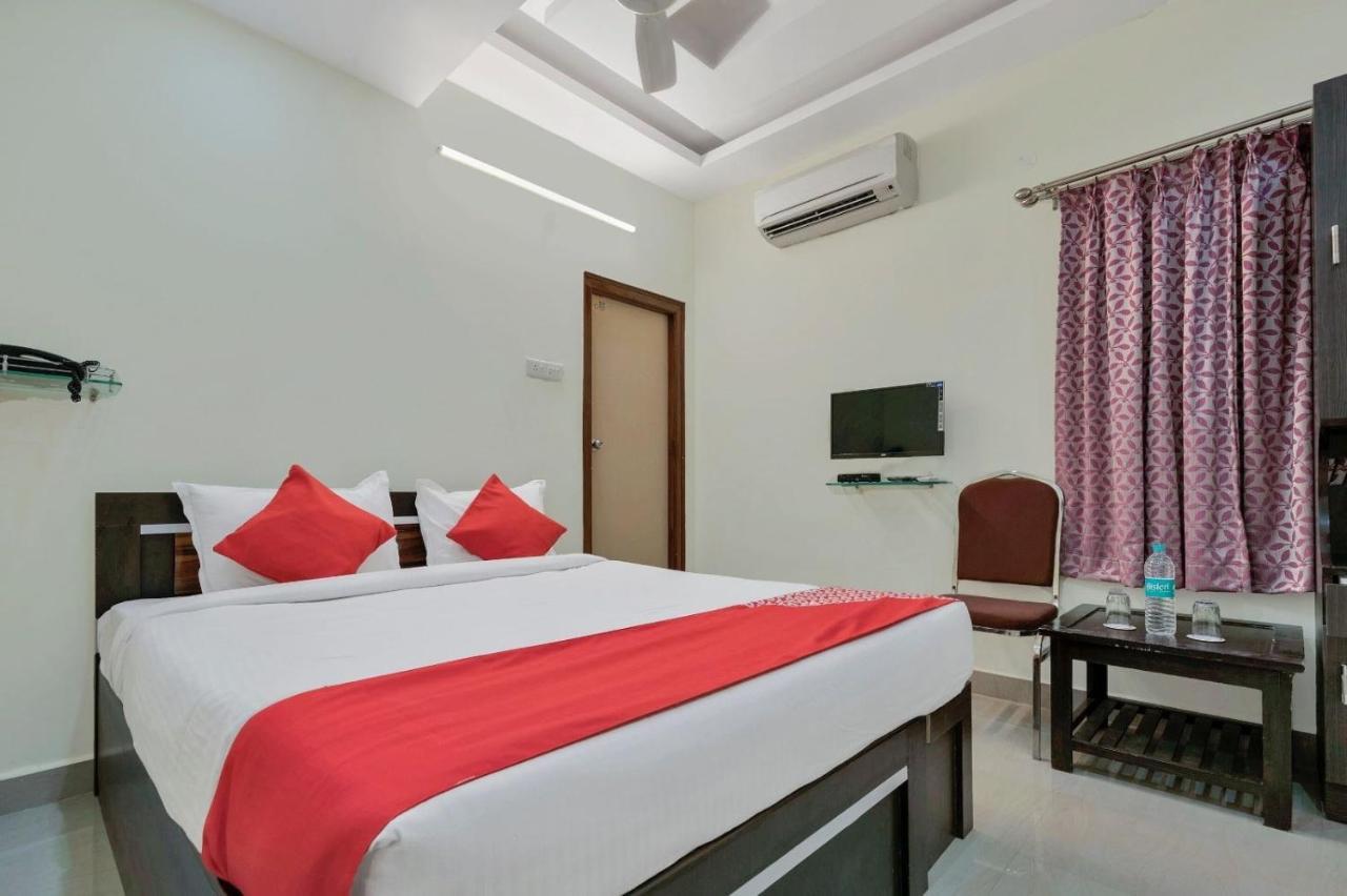 Collection O Gravity Hotel Hyderabad Bagian luar foto